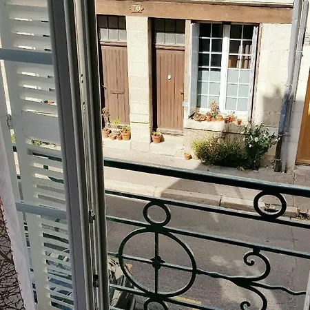 Au Bout Du Pont De Fil - Bel Refait A Neuf